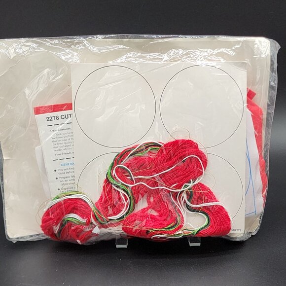 Christmas Felt Sewing Kit Teddy Ornaments by The Creative Circle Tiny Teddys #22 - Picture 4 of 7